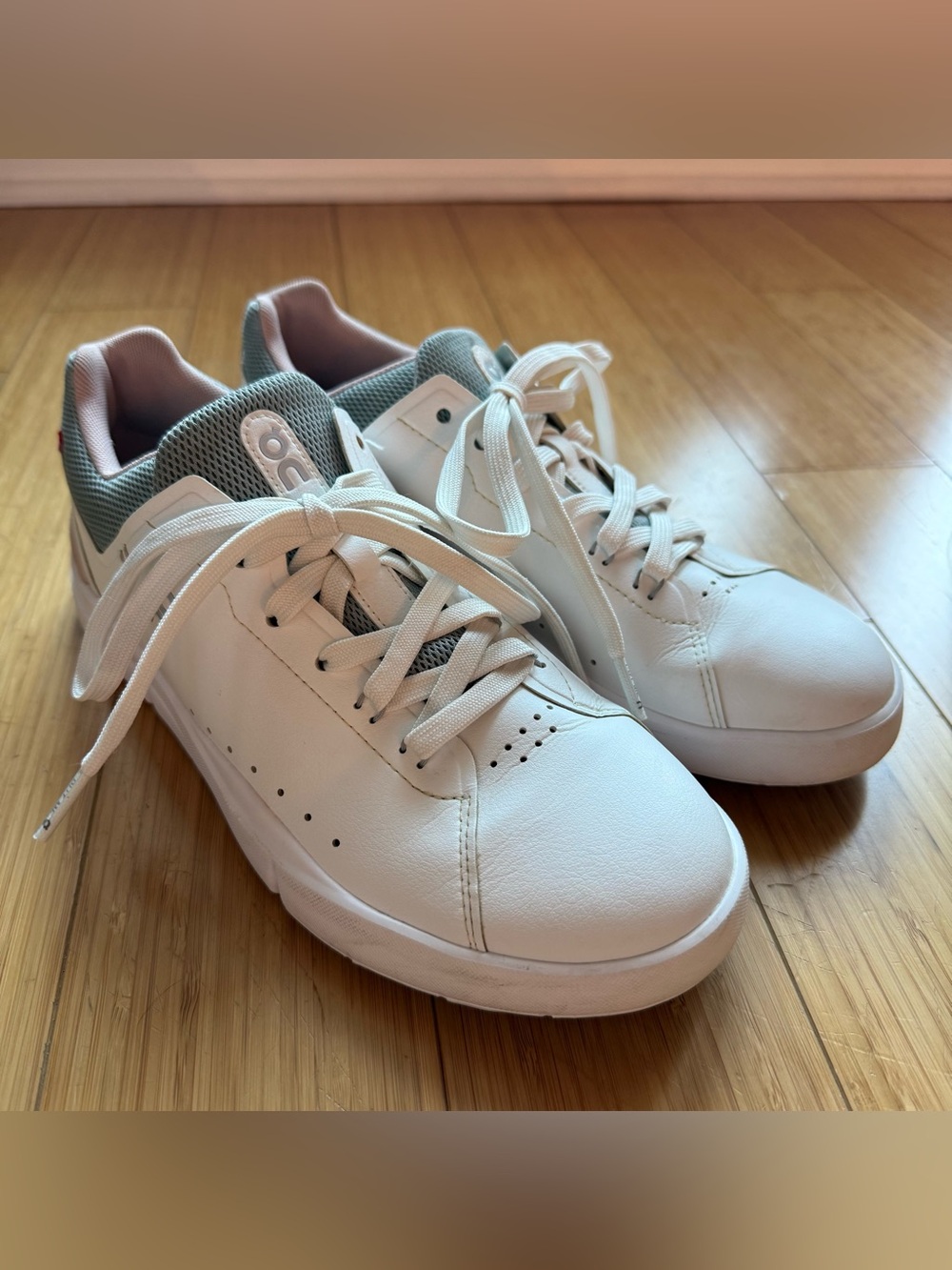 On Cloud women’s white golf sneakers